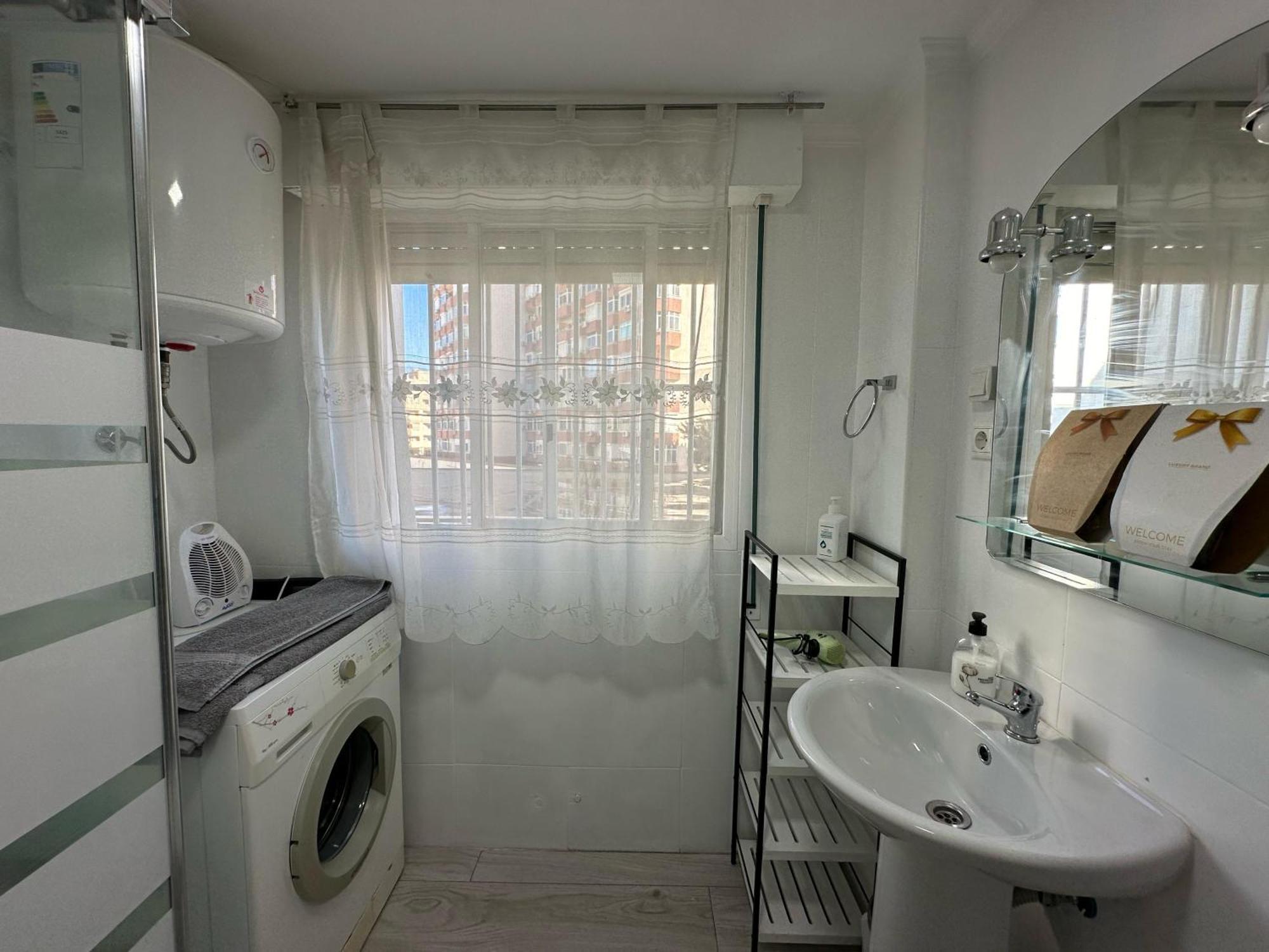 Апартаменты Cg131 - Centro 50 Metros, Playa 650 Metros, Wifi, Fire Stick Amazon Торремолинос Экстерьер фото